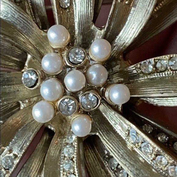 Vintage Crystal Beaded Flower Brooch - Picture 4 of 10